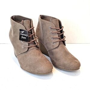 Arizona Jean Co Wedge Boots Women's 8.5 Taupe Suede NWT Office Ankle